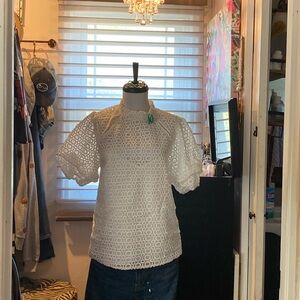 Boutique White keyhole top